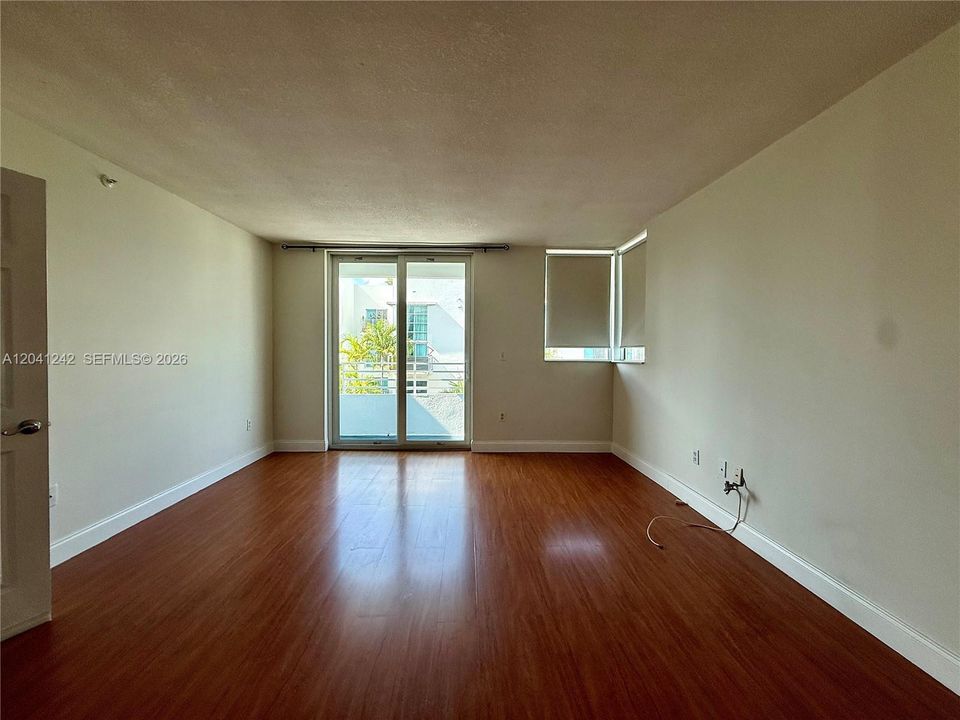For Sale: $610,000 (2 beds, 2 baths, 1078 Square Feet)