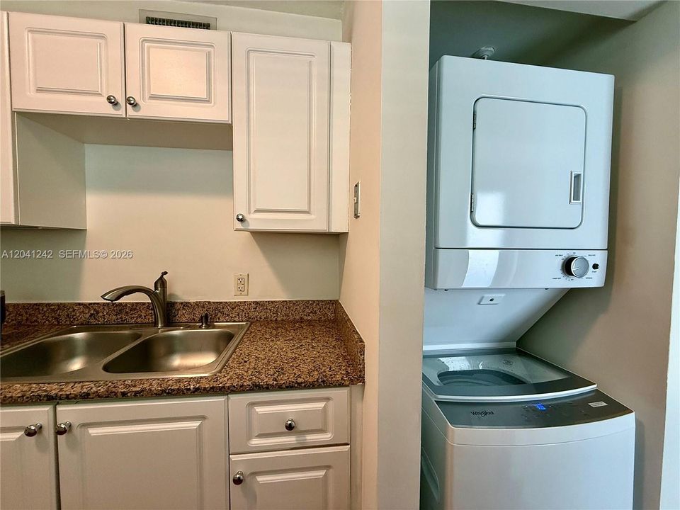 For Sale: $610,000 (2 beds, 2 baths, 1078 Square Feet)