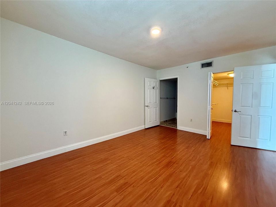 For Sale: $610,000 (2 beds, 2 baths, 1078 Square Feet)