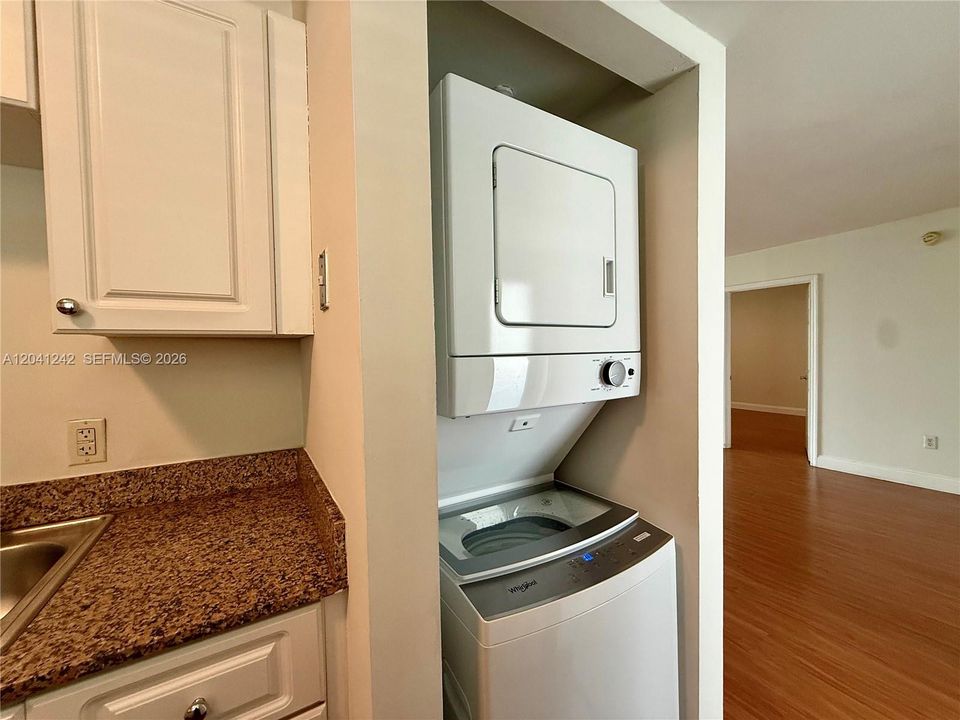 For Sale: $610,000 (2 beds, 2 baths, 1078 Square Feet)
