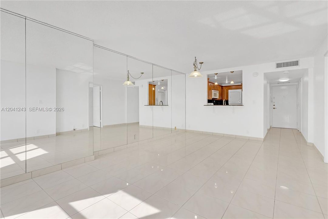 В аренду: $2,750 (1 спален, 2 ванн, 868 Квадратных фут)