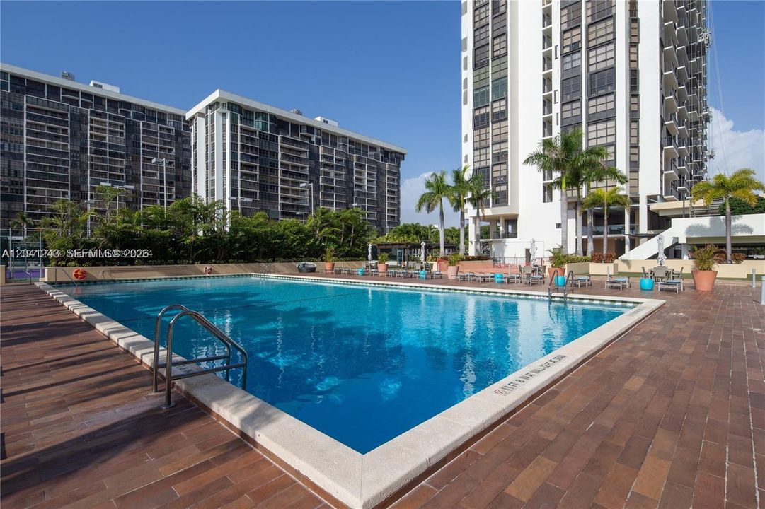 В аренду: $2,750 (1 спален, 2 ванн, 868 Квадратных фут)