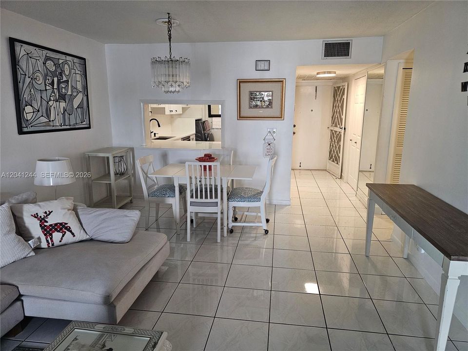В аренду: $1,650 (2 спален, 1 ванн, 935 Квадратных фут)