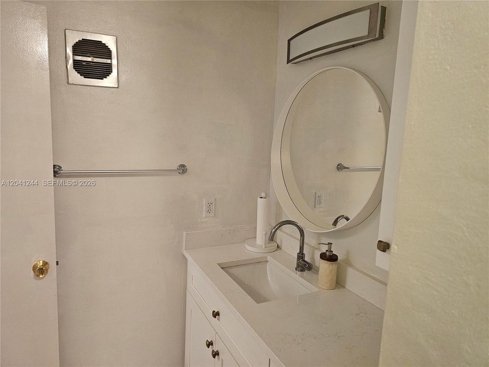 В аренду: $1,650 (2 спален, 1 ванн, 935 Квадратных фут)