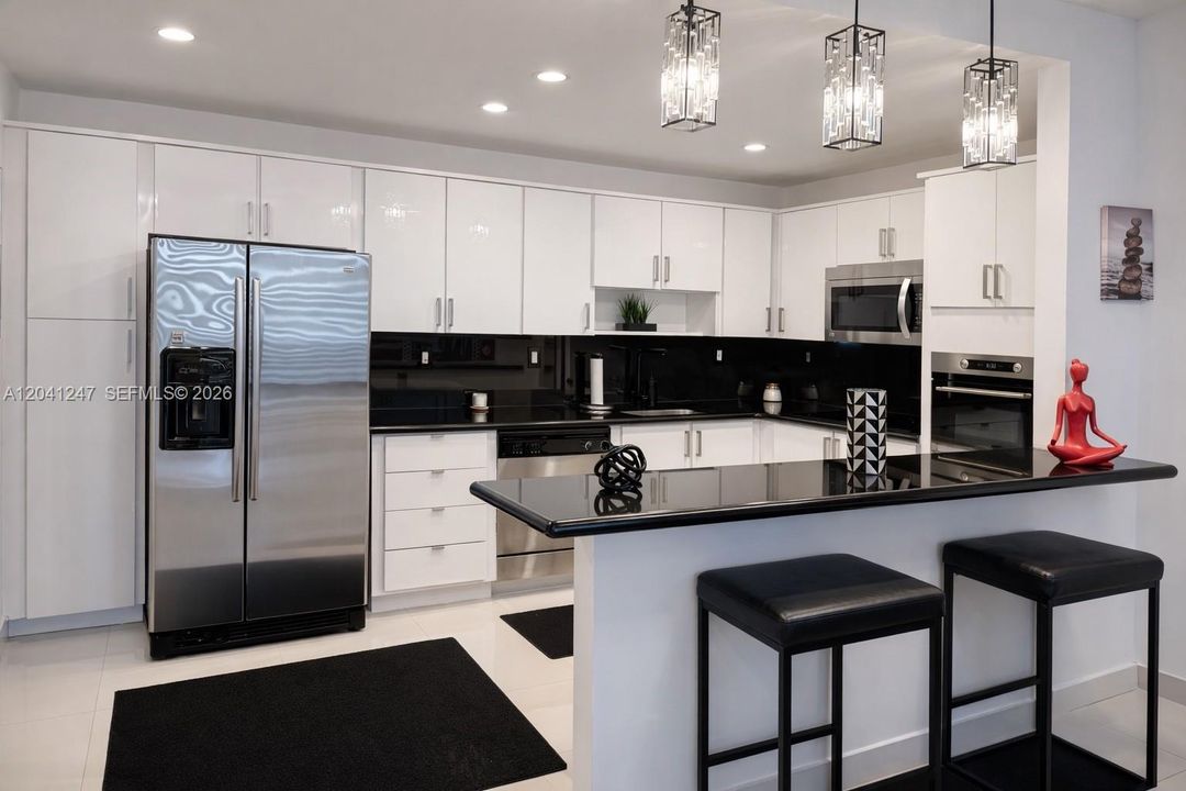 For Rent: $2,800 (1 beds, 1 baths, 1005 Square Feet)