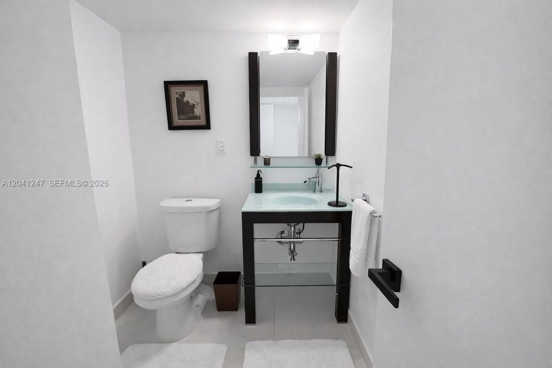 For Rent: $2,800 (1 beds, 1 baths, 1005 Square Feet)