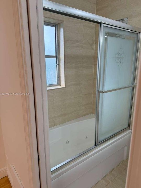For Rent: $2,200 (2 beds, 2 baths, 832 Square Feet)
