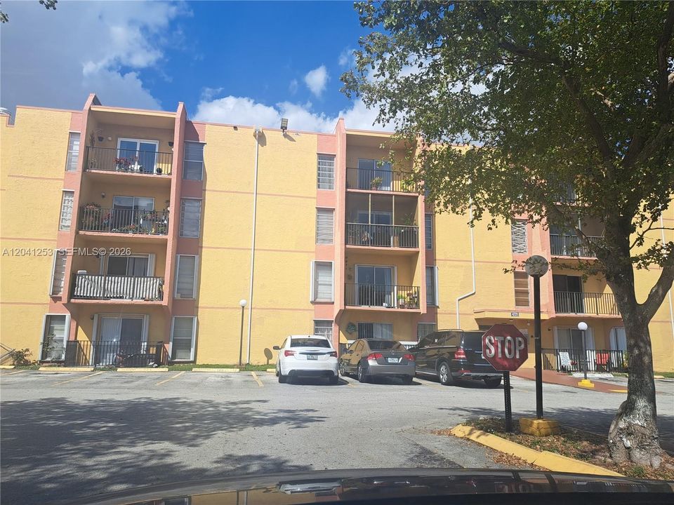 For Rent: $1,900 (2 beds, 2 baths, 798 Square Feet)