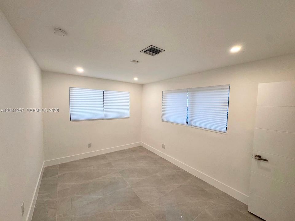 For Sale: $824,000 (5 beds, 3 baths, 2046 Square Feet)