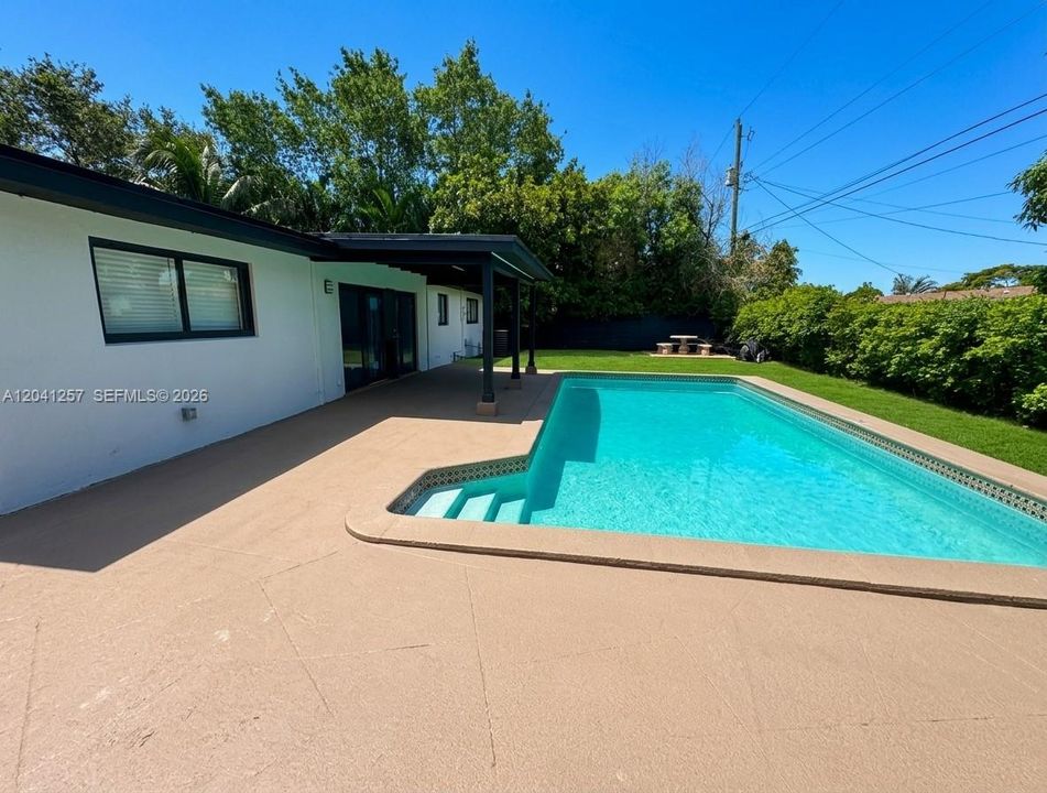 For Sale: $824,000 (5 beds, 3 baths, 2046 Square Feet)