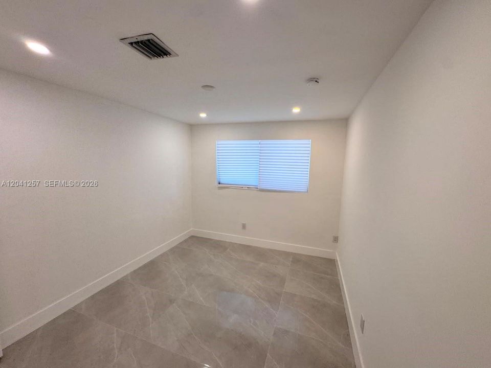 For Sale: $824,000 (5 beds, 3 baths, 2046 Square Feet)