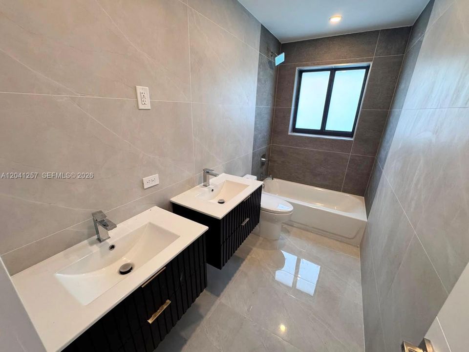 For Sale: $824,000 (5 beds, 3 baths, 2046 Square Feet)