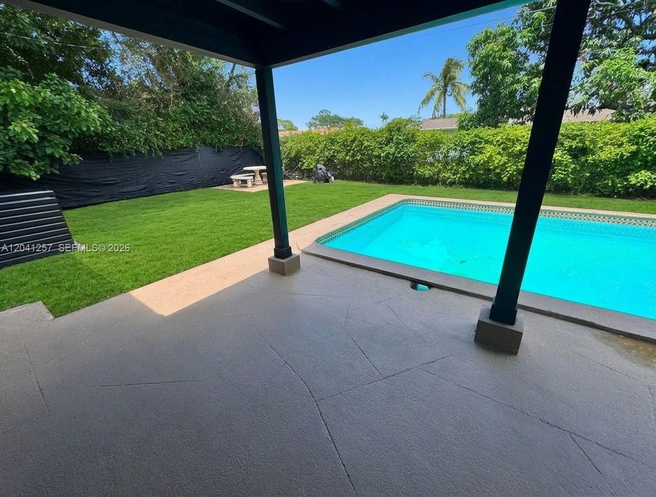 For Sale: $824,000 (5 beds, 3 baths, 2046 Square Feet)