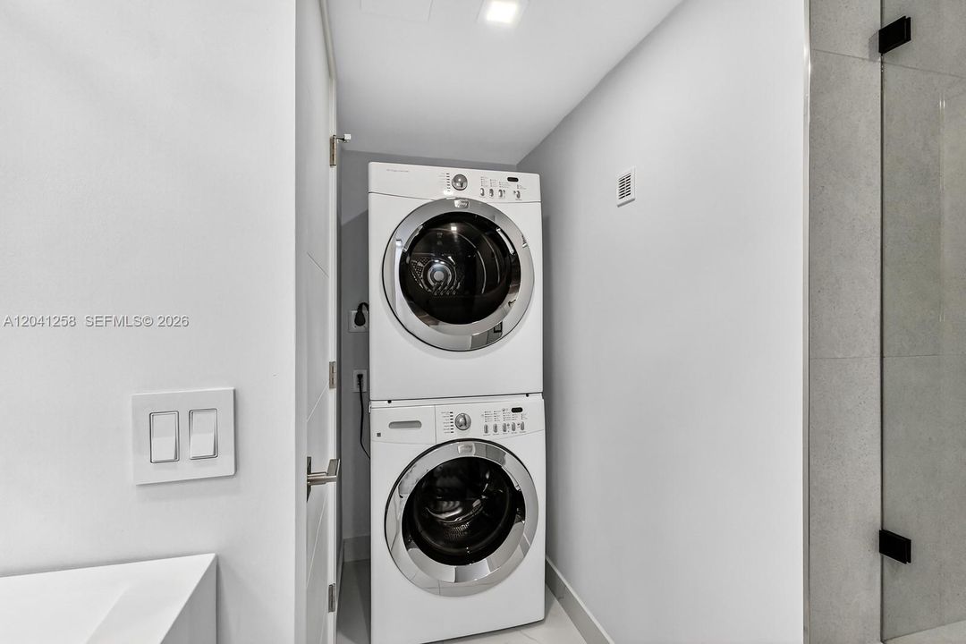 For Rent: $4,500 (1 beds, 2 baths, 1260 Square Feet)