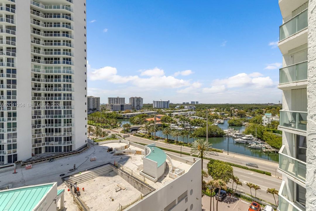 For Rent: $4,500 (1 beds, 2 baths, 1260 Square Feet)