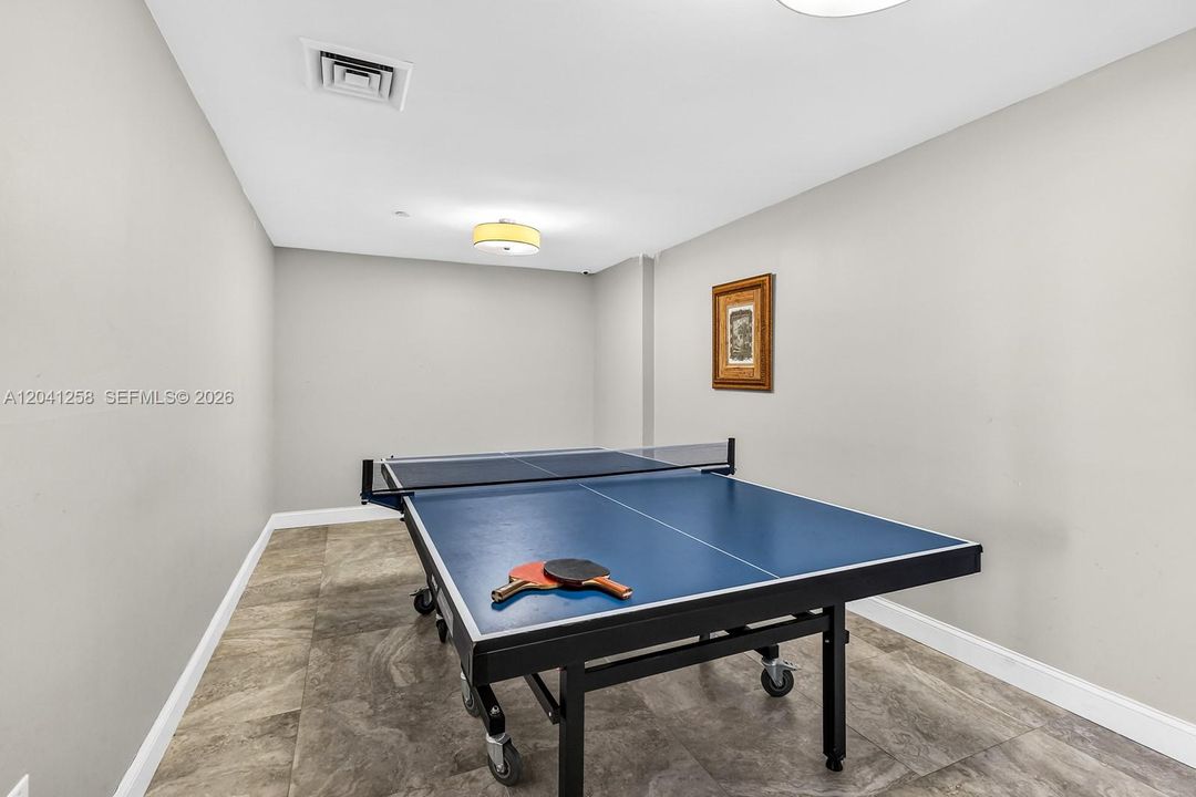 For Rent: $4,500 (1 beds, 2 baths, 1260 Square Feet)