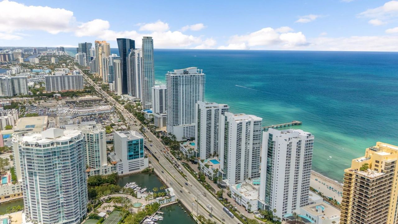 For Rent: $4,500 (1 beds, 2 baths, 1260 Square Feet)