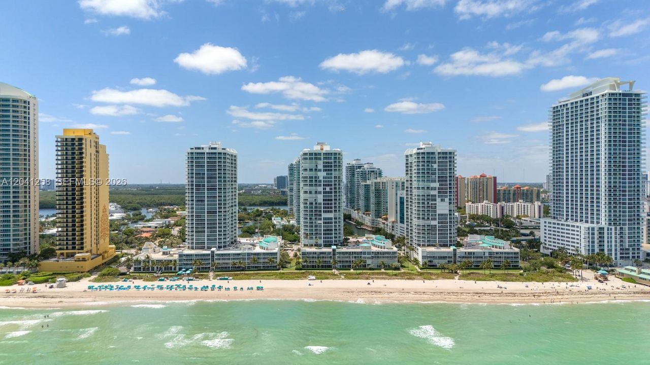 For Rent: $4,500 (1 beds, 2 baths, 1260 Square Feet)