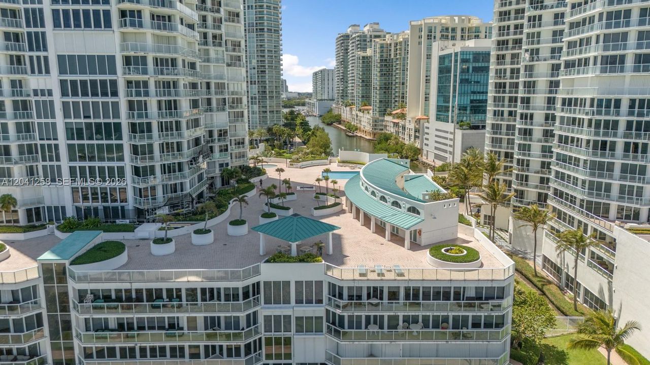 For Rent: $4,500 (1 beds, 2 baths, 1260 Square Feet)