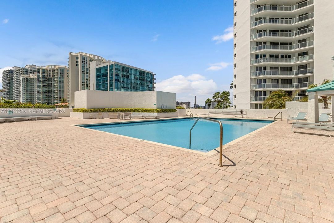 For Rent: $4,500 (1 beds, 2 baths, 1260 Square Feet)