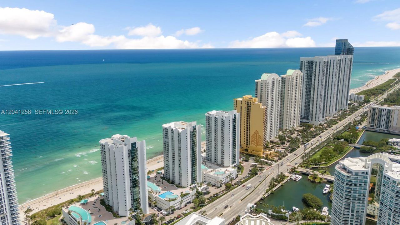 For Rent: $4,500 (1 beds, 2 baths, 1260 Square Feet)