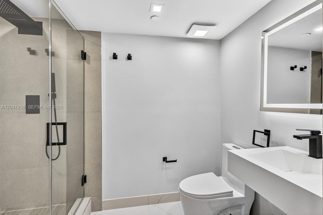For Rent: $4,500 (1 beds, 2 baths, 1260 Square Feet)