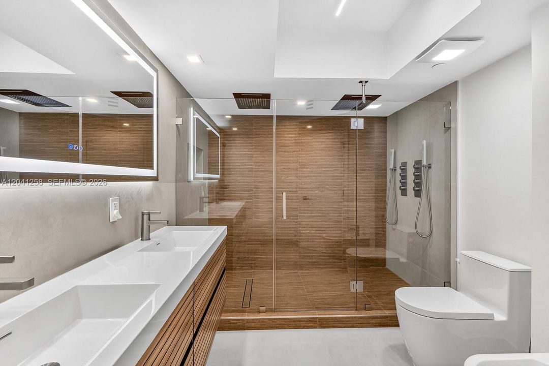 For Rent: $4,500 (1 beds, 2 baths, 1260 Square Feet)
