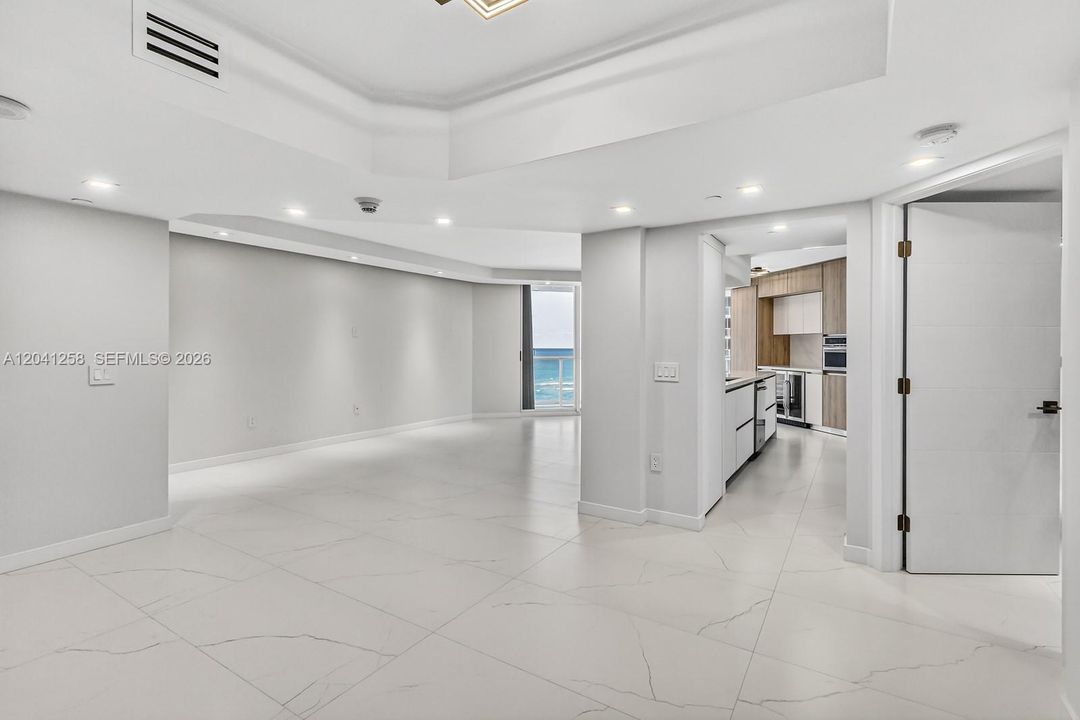 For Rent: $4,500 (1 beds, 2 baths, 1260 Square Feet)