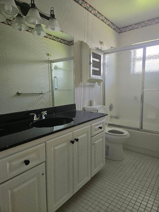 5415 Guest Bath