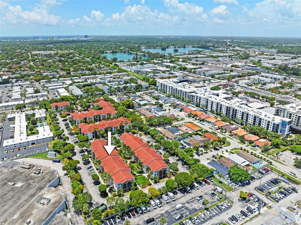 For Sale: $410,000 (2 beds, 2 baths, 989 Square Feet)