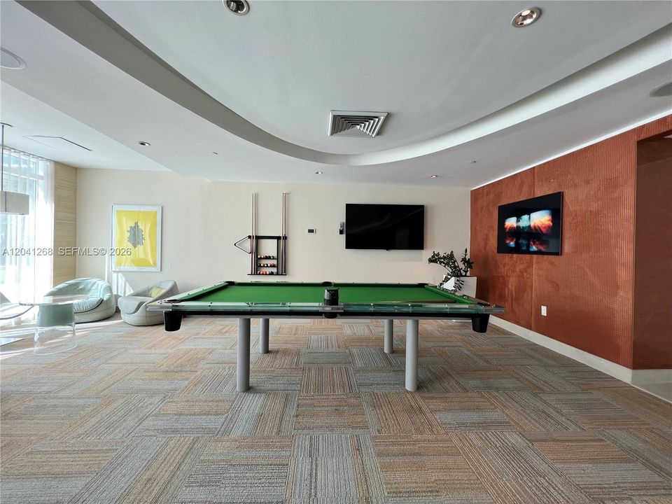 For Rent: $3,300 (1 beds, 1 baths, 774 Square Feet)