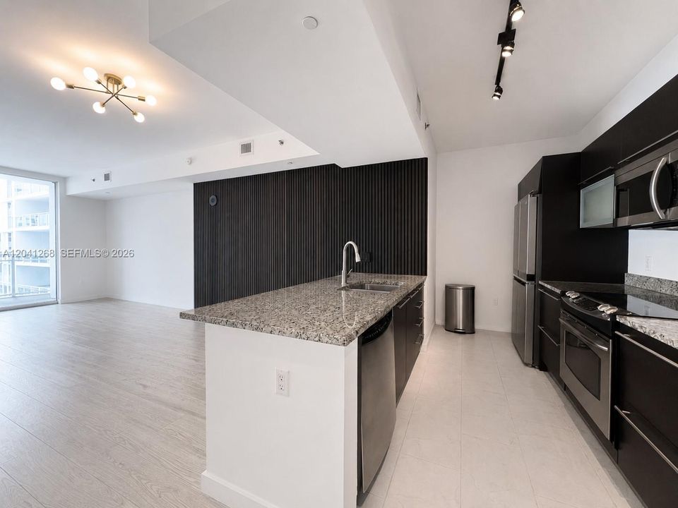 For Rent: $3,300 (1 beds, 1 baths, 774 Square Feet)