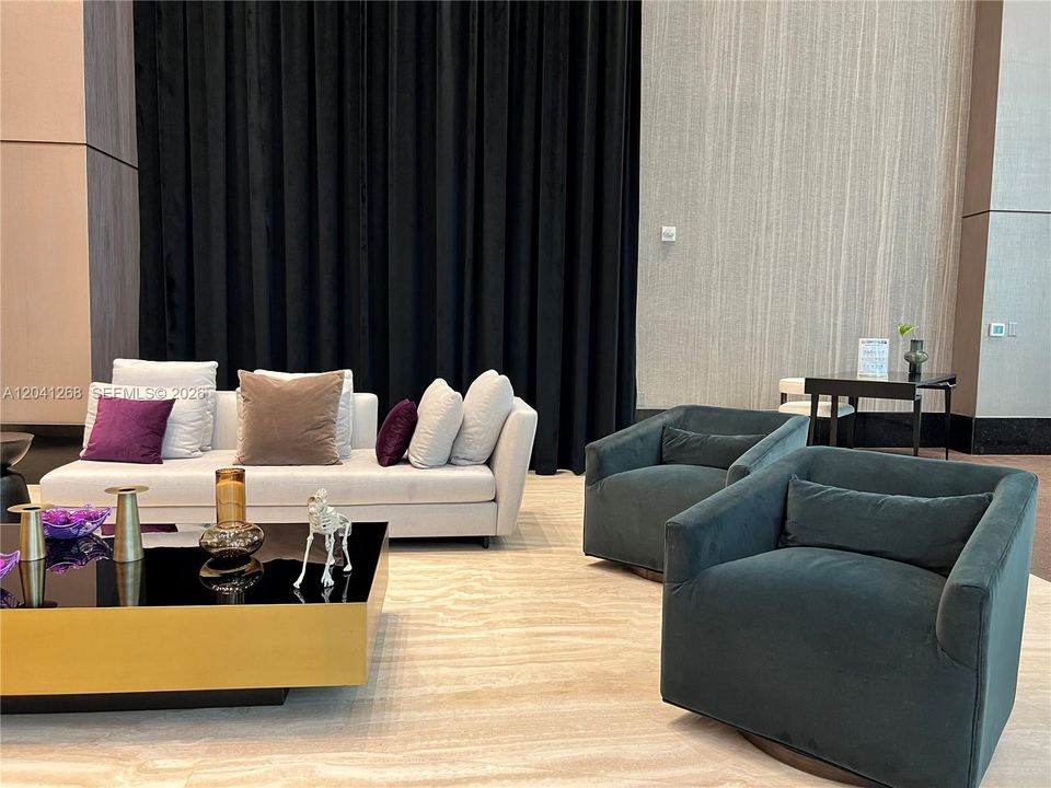For Rent: $3,300 (1 beds, 1 baths, 774 Square Feet)
