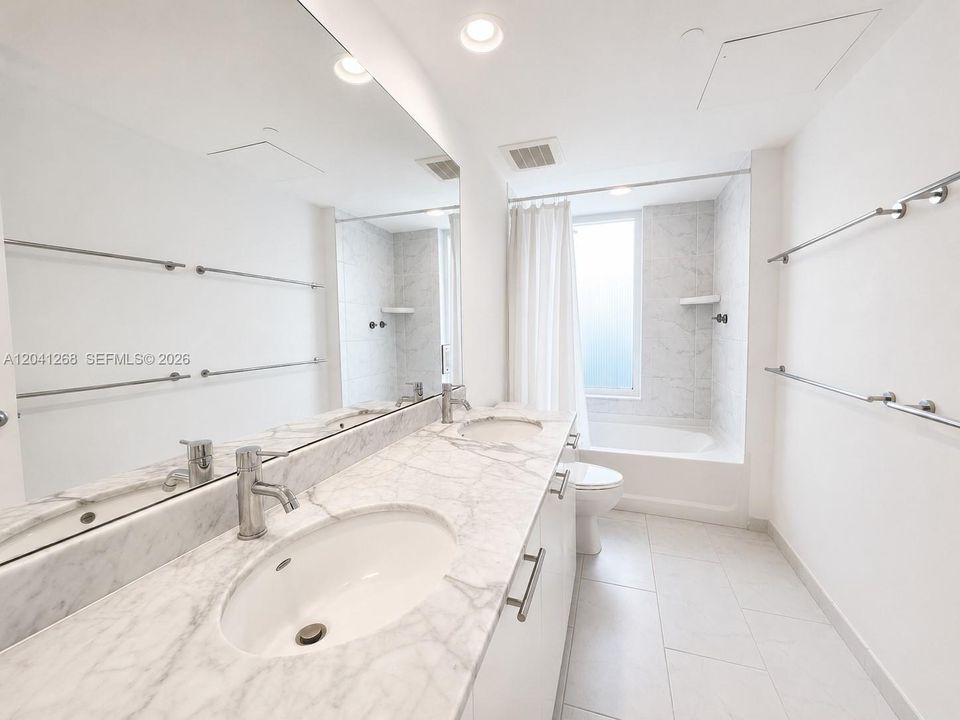 For Rent: $3,300 (1 beds, 1 baths, 774 Square Feet)