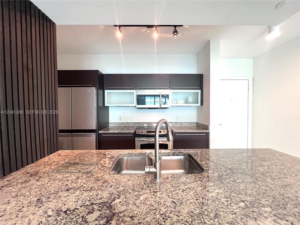 For Rent: $3,300 (1 beds, 1 baths, 774 Square Feet)