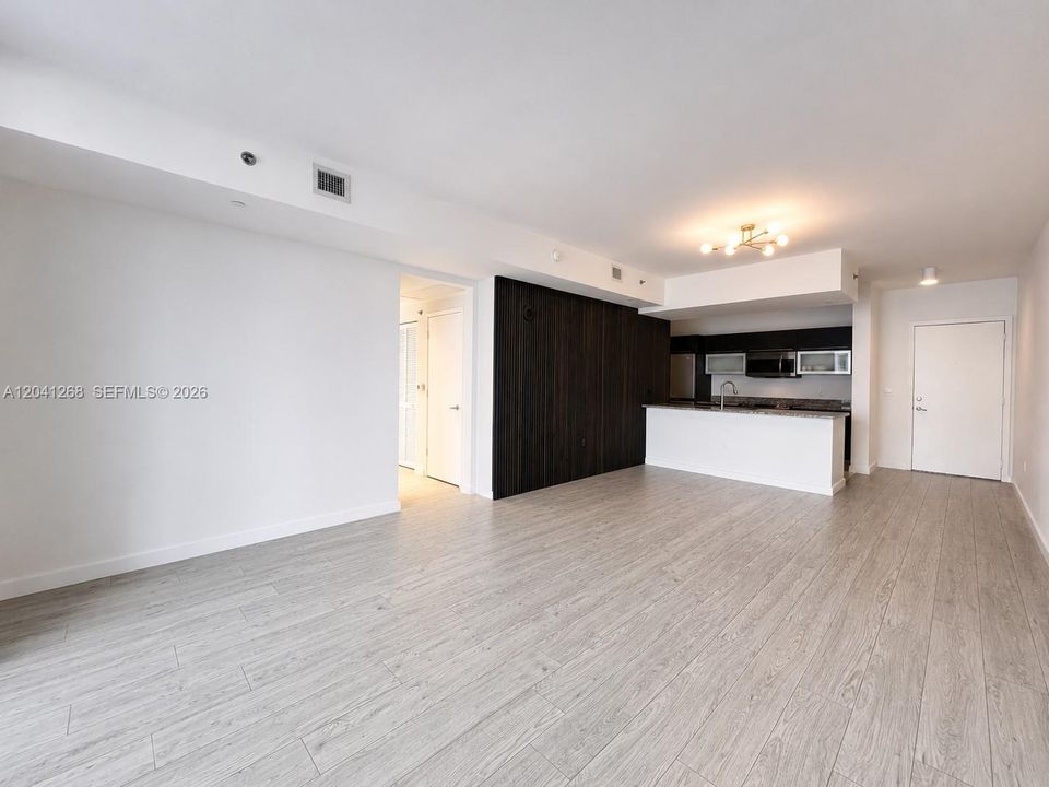 For Rent: $3,300 (1 beds, 1 baths, 774 Square Feet)