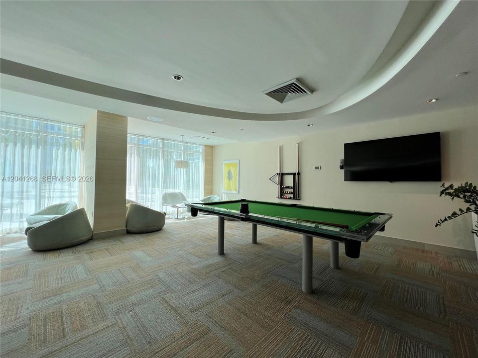 For Rent: $3,300 (1 beds, 1 baths, 774 Square Feet)