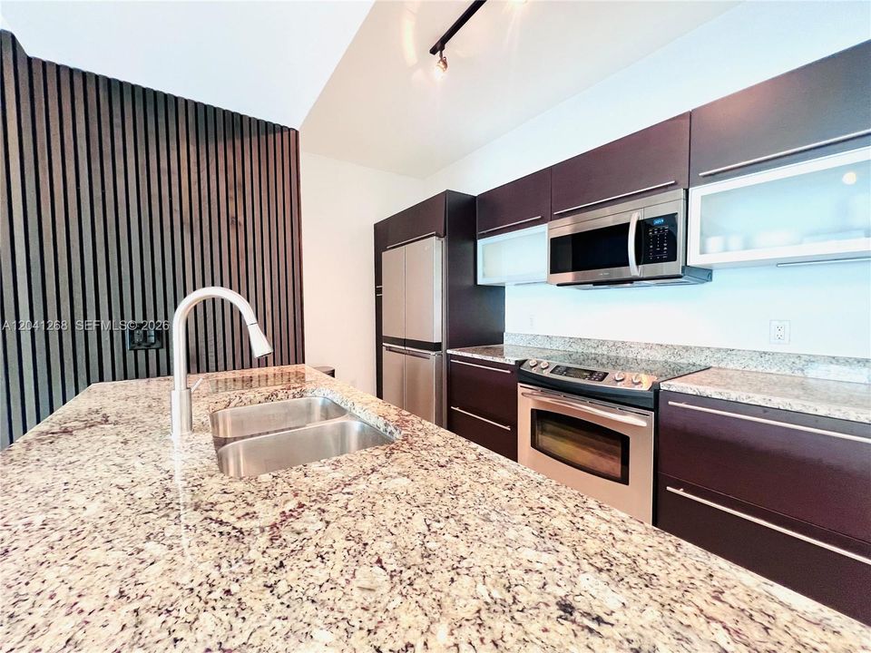For Rent: $3,300 (1 beds, 1 baths, 774 Square Feet)