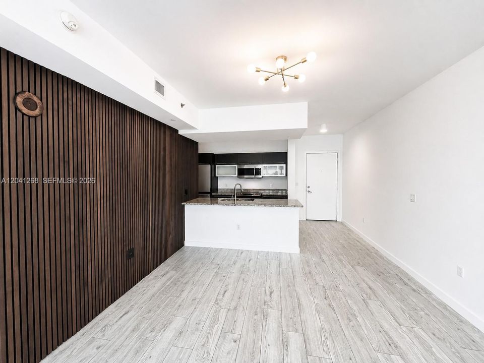 For Rent: $3,300 (1 beds, 1 baths, 774 Square Feet)