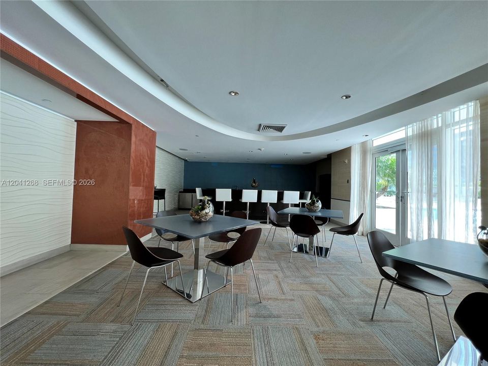 For Rent: $3,300 (1 beds, 1 baths, 774 Square Feet)