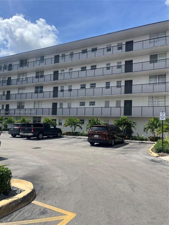 For Rent: $2,400 (2 beds, 2 baths, 1147 Square Feet)