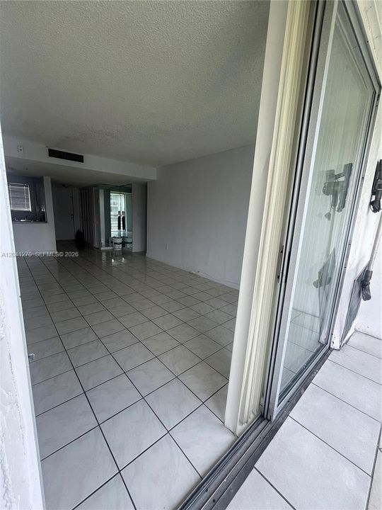 For Rent: $2,400 (2 beds, 2 baths, 1147 Square Feet)