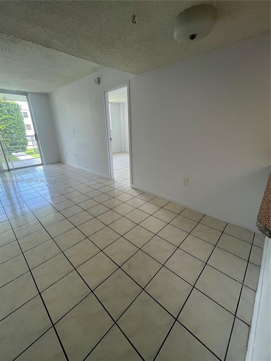 For Rent: $2,400 (2 beds, 2 baths, 1147 Square Feet)