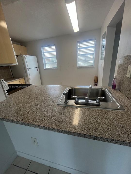 For Rent: $2,400 (2 beds, 2 baths, 1147 Square Feet)