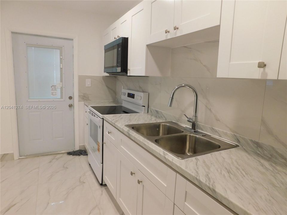 For Rent: $2,200 (2 beds, 1 baths, 450 Square Feet)