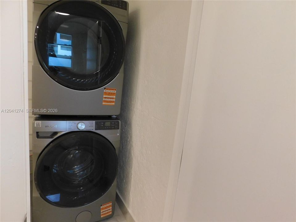 For Rent: $2,200 (2 beds, 1 baths, 450 Square Feet)