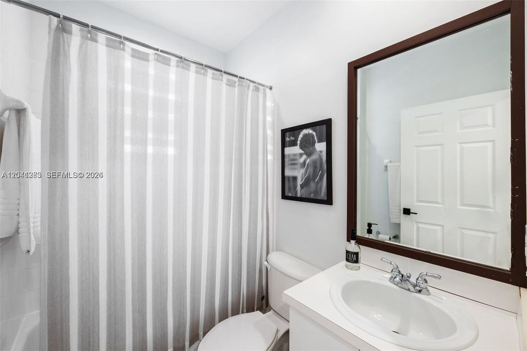 For Rent: $3,250 (2 beds, 2 baths, 1005 Square Feet)