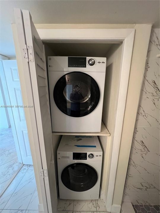 For Rent: $2,500 (2 beds, 2 baths, 1231 Square Feet)
