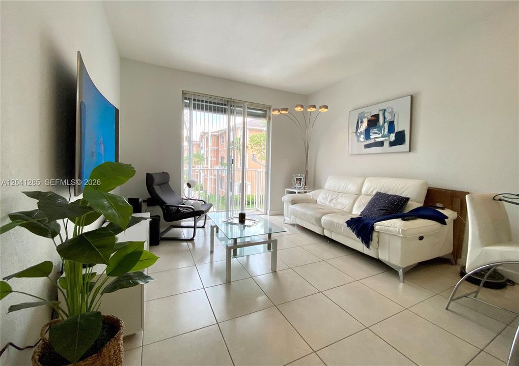 En Venta: $307,500 (2 camas, 2 baños, 1030 Pies cuadrados)