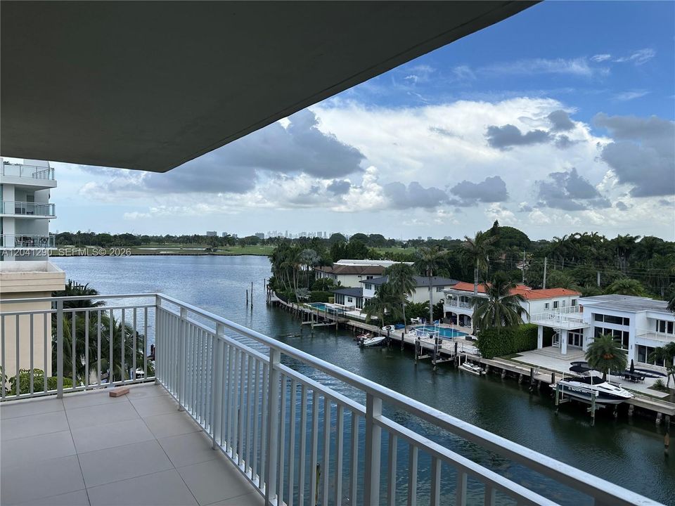 For Rent: $4,250 (2 beds, 2 baths, 1100 Square Feet)
